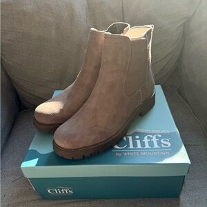 NWT Cliffs by White Mountain Women's Brown Ankle Boots